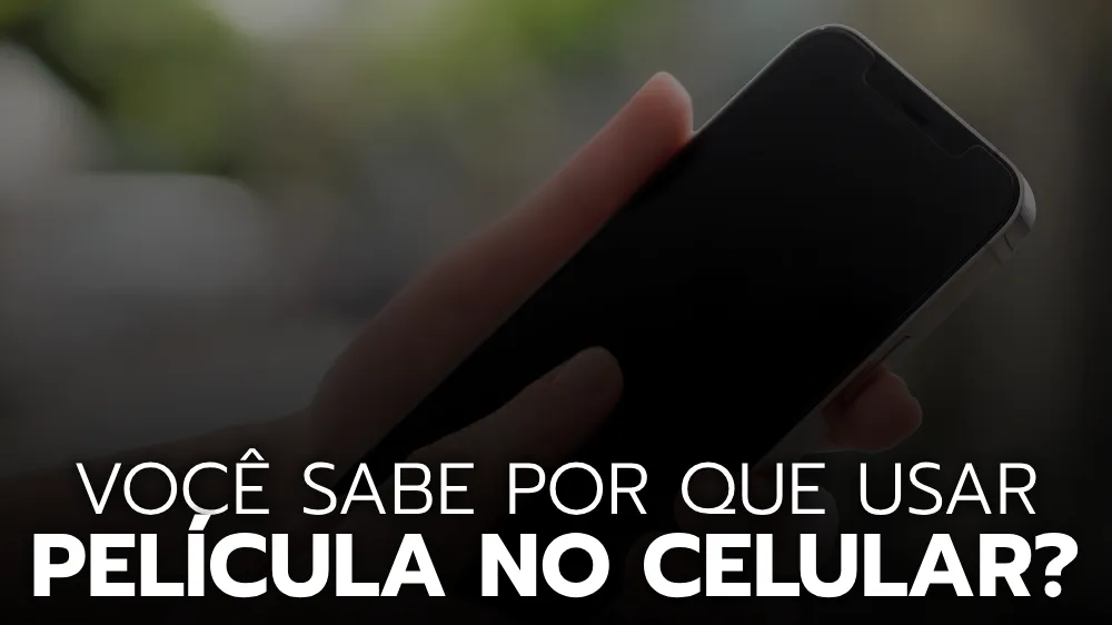 película aplicada em um celular e um dedo tocando ela